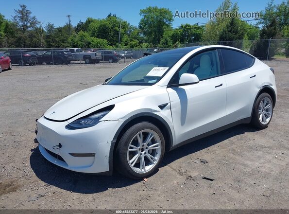 7SAYGDEE4NF440065 2022 TESLA MODEL Y Белый Передняя левая четверть