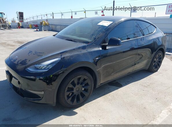 7SAYGDEE4PA074415 2023 TESLA MODEL Y Черный Передняя левая четверть