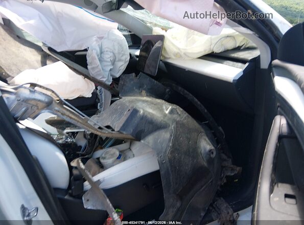 7SAYGDEE4PA107607 2023 TESLA MODEL Y White Вид салону спереду