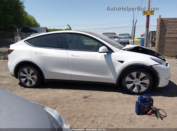 7SAYGDEE4PF615014 2023 TESLA MODEL Y White Vista interior trasera