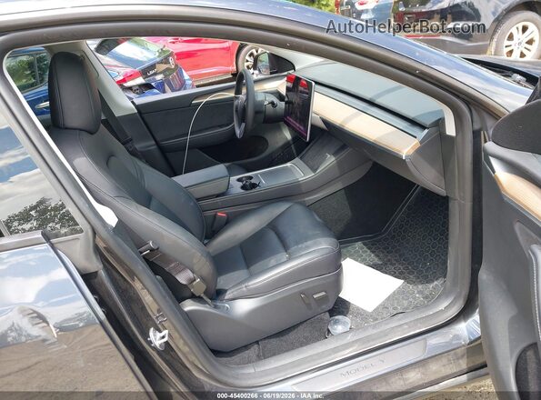 7SAYGDEE4RA254318 2024 TESLA MODEL Y Blue Widok wnętrza z przodu