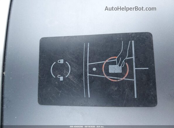 7SAYGDEE4RA254318 2024 TESLA MODEL Y Blue Widok deski rozdzielczej