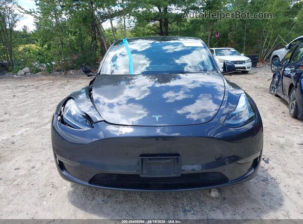 7SAYGDEE4RA254318 2024 TESLA MODEL Y Blue Widok wnętrza z tyłu