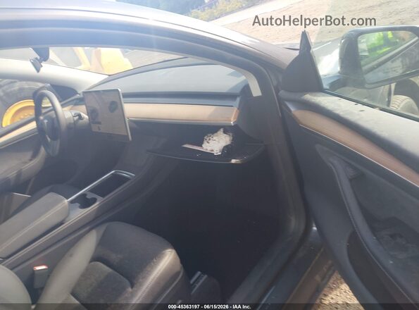 7SAYGDEE4RA274441 2024 TESLA MODEL Y Gray Front interior view