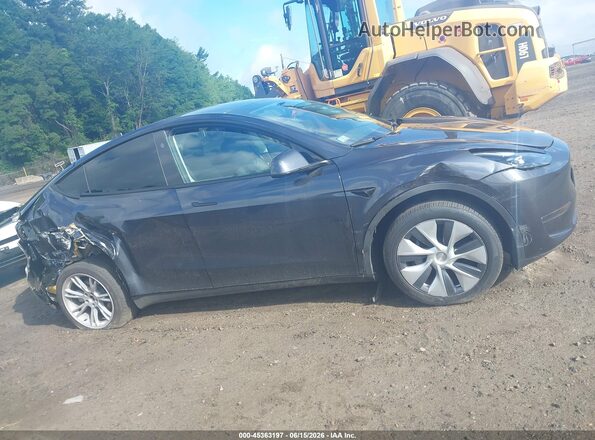 7SAYGDEE4RA274441 2024 TESLA MODEL Y Gray Rear interior view