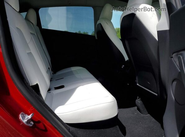 7SAYGDEE4RA306059 2024 TESLA MODEL Red Rear interior view