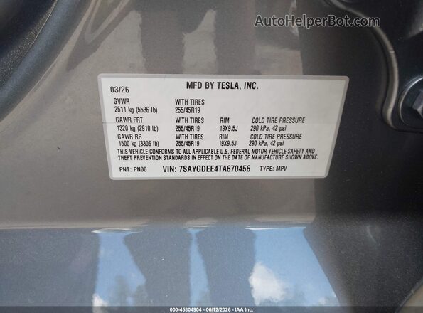 7SAYGDEE4TA670456 2026 TESLA MODEL Y Gray Widok komory silnika