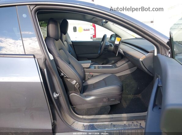 7SAYGDEE5NF398442 2022 TESLA MODEL Y Gray Vista interior delantera