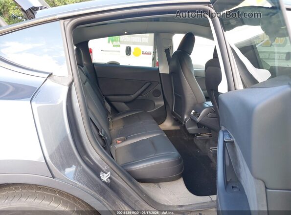 7SAYGDEE5NF398442 2022 TESLA MODEL Y Gray Vista de la etiqueta del VIN