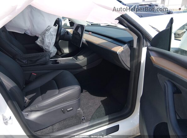 7SAYGDEE5PA032769 2023 TESLA MODEL Y White წინა სალონის ხედი