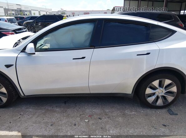 7SAYGDEE5PA032769 2023 TESLA MODEL Y White უკანა სალონის ხედი