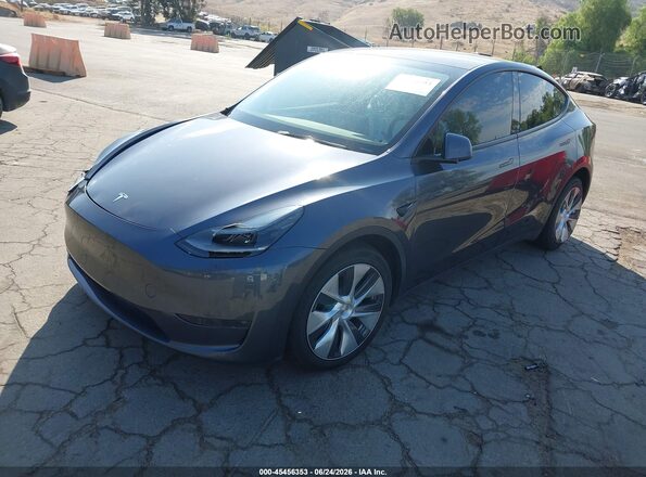 7SAYGDEE5PA161157 2023 TESLA MODEL Y Gray Vista tres cuartos delantera izquierda