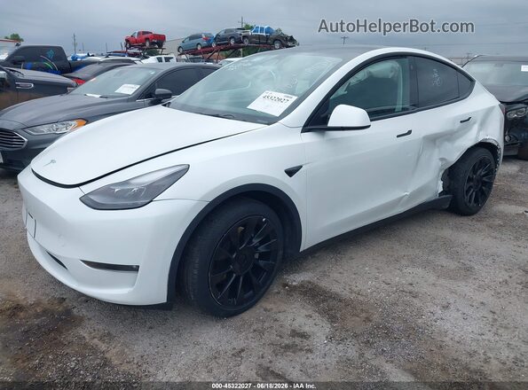 7SAYGDEE5PF607665 2023 TESLA MODEL Y White Առջևի ձախ երեք քառորդ տեսարան