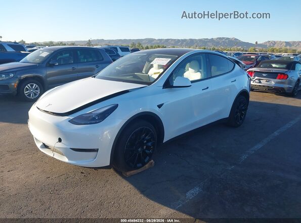 7SAYGDEE5PF938505 2023 TESLA MODEL Y Белый Передняя левая четверть