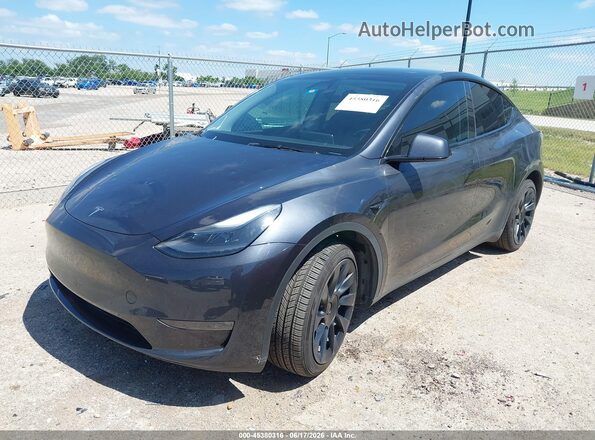 7SAYGDEE5RA288185 2024 TESLA MODEL Y Gray Առջևի ձախ երեք քառորդ տեսարան