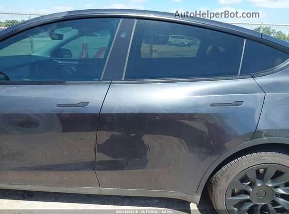 7SAYGDEE5RA288185 2024 TESLA MODEL Y Gray Սալոնի հետևի տեսք