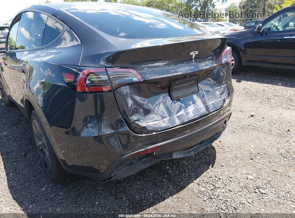 7SAYGDEE5RF170365 2024 TESLA MODEL Y Black Front view