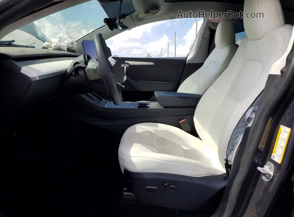 7SAYGDEE5SA360332 2025 TESLA MODEL Charcoal Front interior view