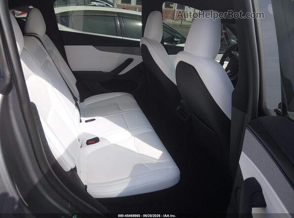 7SAYGDEE5TA669929 2026 TESLA MODEL Y Gray VIN կոդի պիտակի տեսք