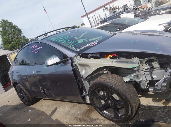7SAYGDEE5TA669929 2026 TESLA MODEL Y Gray Սալոնի հետևի տեսք