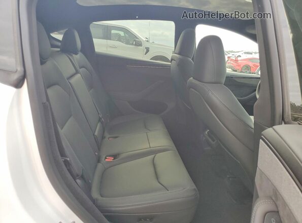 7SAYGDEE5TA671101 2026 TESLA MODEL White Սալոնի հետևի տեսք