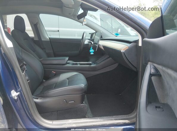 7SAYGDEE6NF481037 2022 TESLA MODEL Y Blue Front interior view