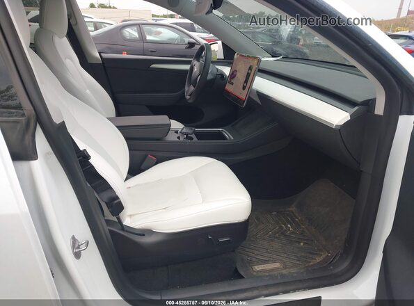 7SAYGDEE6NF532651 2022 TESLA MODEL Y White Vista interior delantera