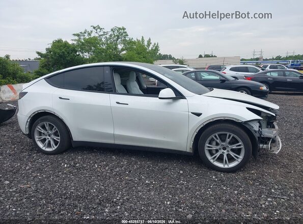 7SAYGDEE6NF532651 2022 TESLA MODEL Y White Vista interior trasera