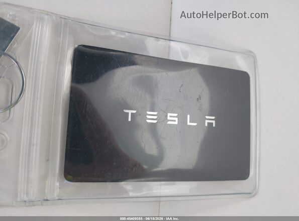 7SAYGDEE6PF604595 2023 TESLA MODEL Y Blue Widok deski rozdzielczej