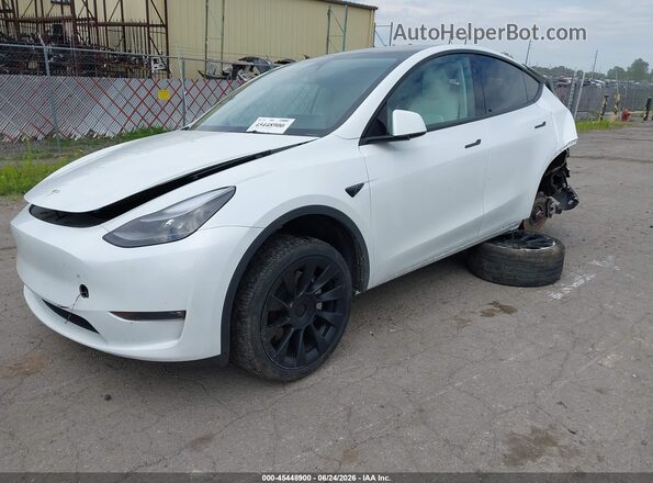 7SAYGDEE6PF935421 2023 TESLA MODEL Y White წინა მარცხენა ხედი სამი მეოთხედიდან