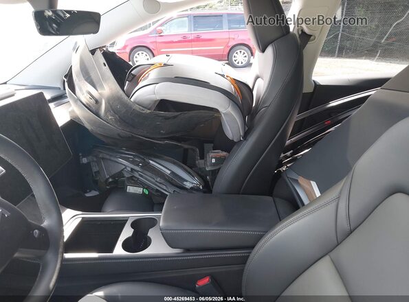 7SAYGDEE6RA227833 2024 TESLA MODEL Y Blue წინა სალონის ხედი