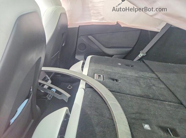 7SAYGDEE6RF150805 2024 TESLA MODEL Red Rear seats view