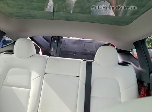 7SAYGDEE6SA352627 2025 TESLA MODEL Red Rear seats view
