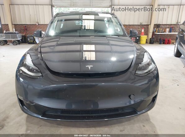 7SAYGDEE6SA358282 2025 TESLA MODEL Y Gray Սարքավորումների վահանակի տեսք