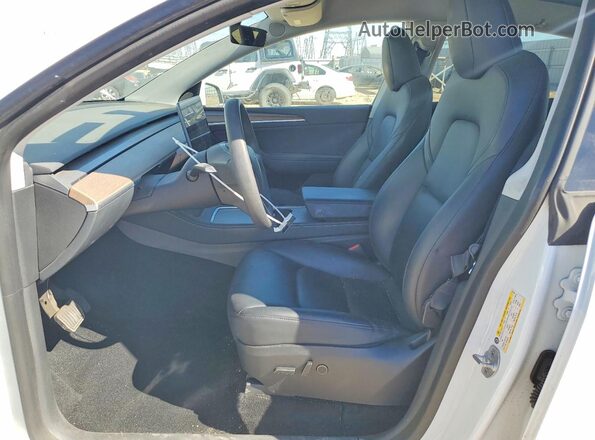 7SAYGDEE7PA034748 2023 TESLA MODEL White Front interior view