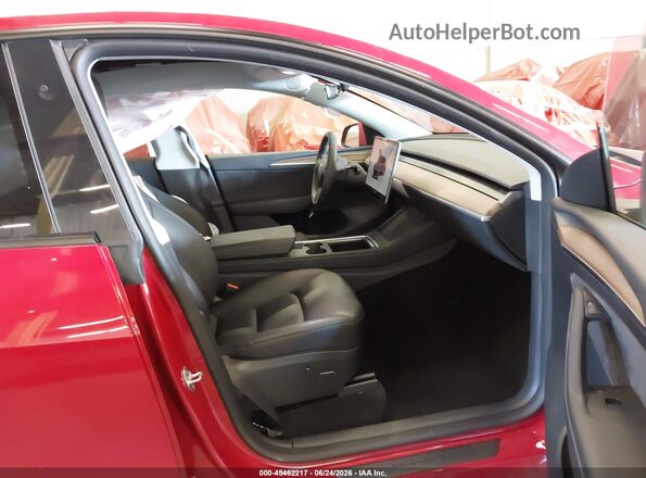 7SAYGDEE7PF798294 2023 TESLA MODEL Y Red Widok wnętrza z przodu