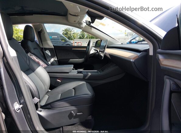 7SAYGDEE7PF852693 2023 TESLA MODEL Y Gray წინა სალონის ხედი