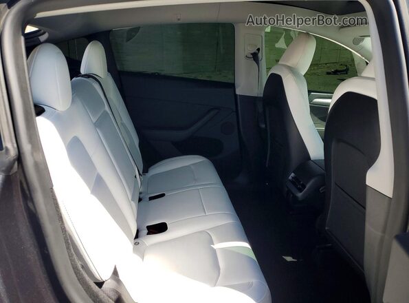 7SAYGDEE7RA220227 2024 TESLA MODEL Gray Rear interior view