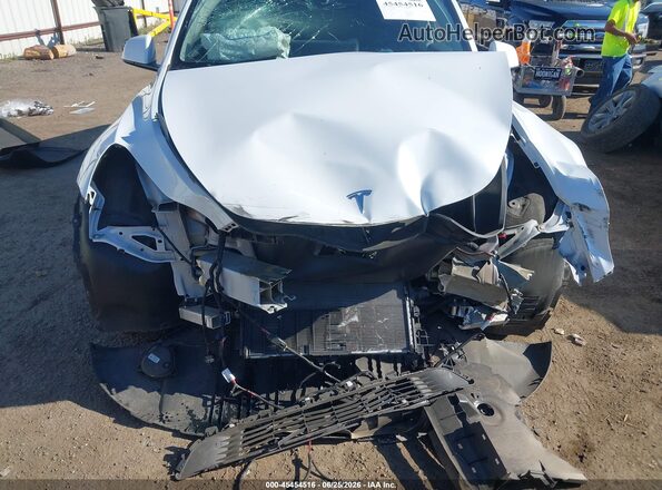 7SAYGDEE7RF060952 2024 TESLA MODEL Y White Vista frontal