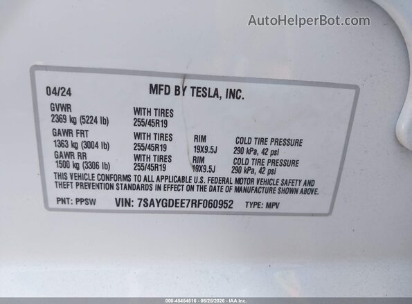 7SAYGDEE7RF060952 2024 TESLA MODEL Y White Vista del compartimento del motor