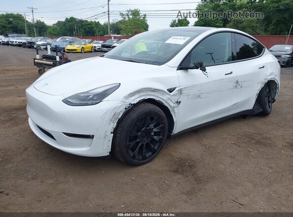 7SAYGDEE7SF220138 2025 TESLA MODEL Y Белый Передняя левая четверть