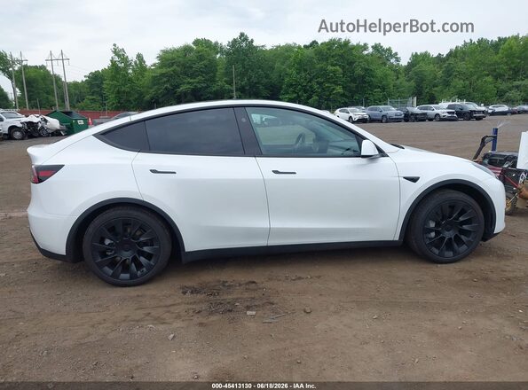 7SAYGDEE7SF220138 2025 TESLA MODEL Y Белый Вид задней части салона