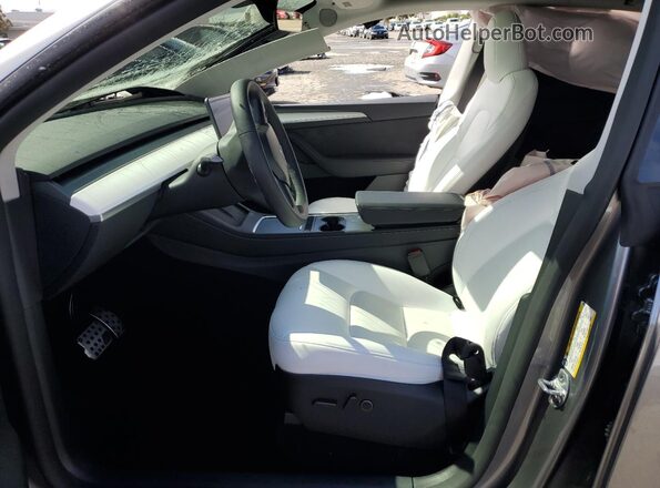7SAYGDEE7SF240633 2025 TESLA MODEL Gray Front interior view