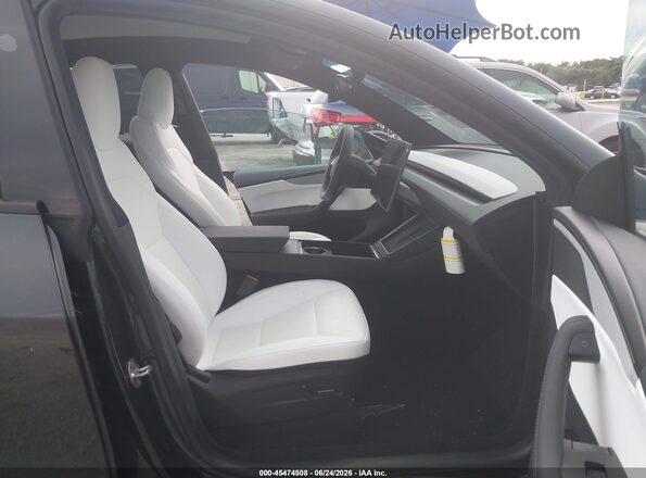 7SAYGDEE7TA635085 2026 TESLA MODEL Y Gray Vista interior delantera