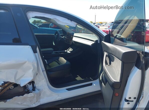 7SAYGDEE8NF449299 2022 TESLA MODEL Y Белый Вид салона спереди