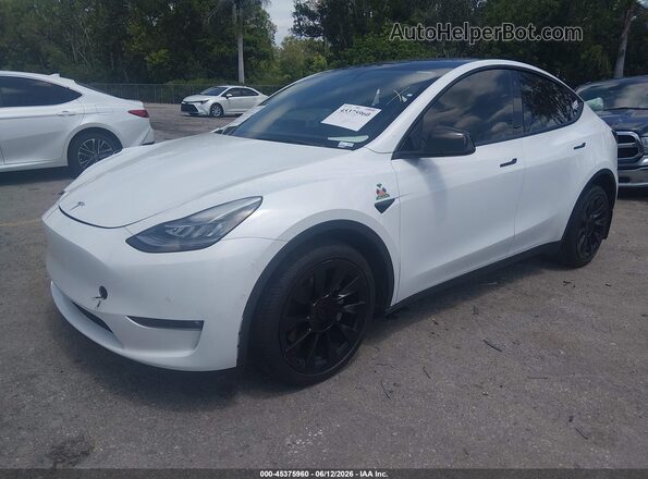 7SAYGDEE8NF481668 2022 TESLA MODEL Y Белый Передняя левая четверть