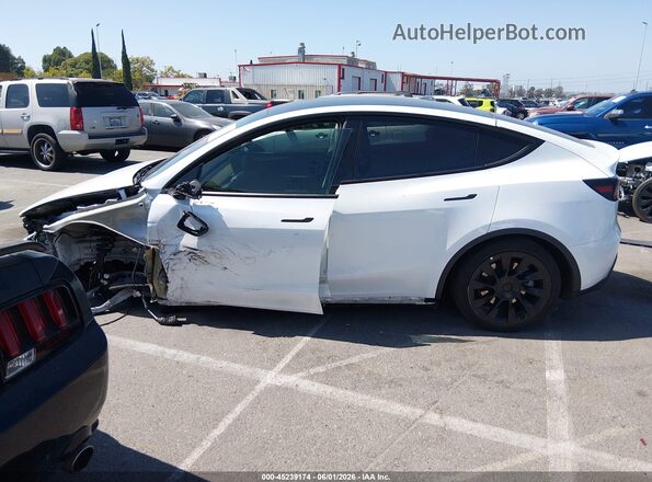 7SAYGDEE8PA025301 2023 TESLA MODEL Y White Widok wnętrza 360 stopni