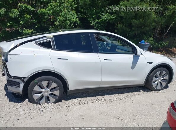 7SAYGDEE8PA120053 2023 TESLA MODEL Y White Widok wnętrza z tyłu