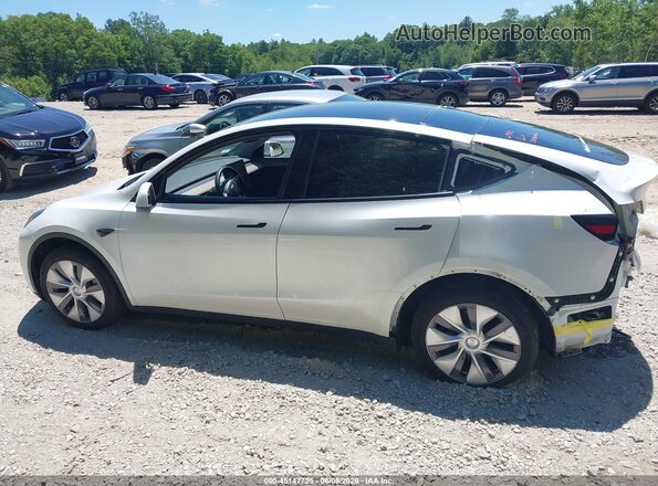 7SAYGDEE8PA120053 2023 TESLA MODEL Y White Widok wnętrza 360 stopni