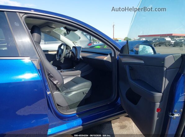 7SAYGDEE8PA185176 2023 TESLA MODEL Y Синий Вид салона спереди